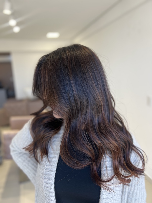 Mechas iluminadas, cabelo solto com ondas